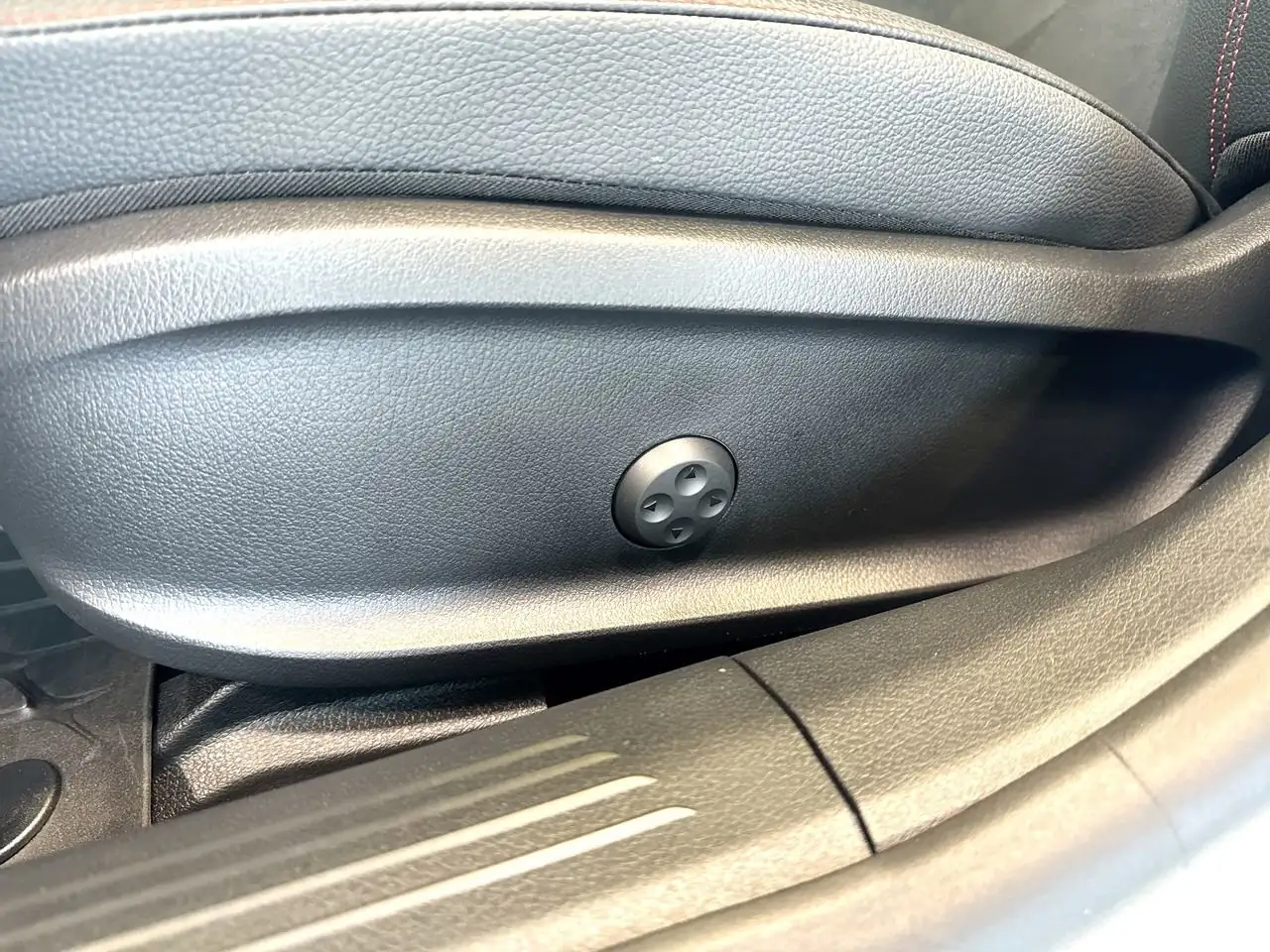 Mercedes-Benz CLA снимка Mercedes-Benz CLA