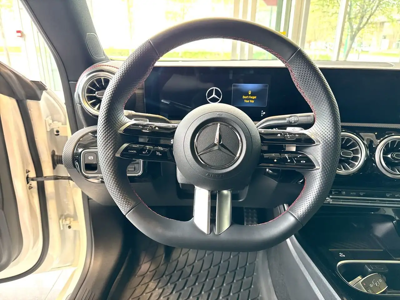 Mercedes-Benz CLA снимка Mercedes-Benz CLA