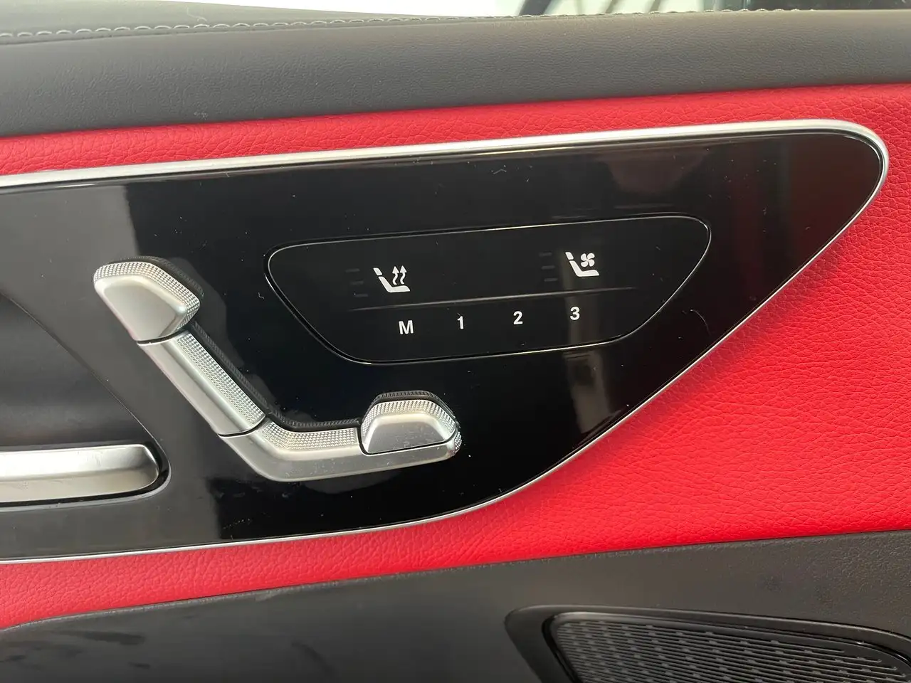 Mercedes-Benz GLC снимка Mercedes-Benz GLC