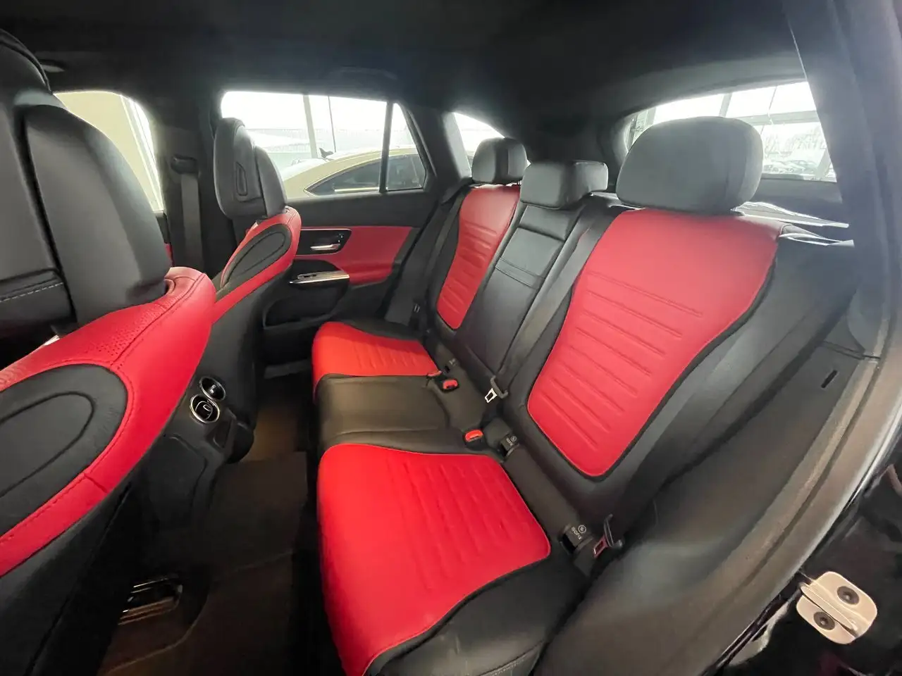 Mercedes-Benz GLC снимка Mercedes-Benz GLC