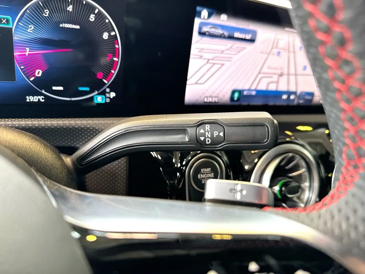 Mercedes-Benz CLA снимка Mercedes-Benz CLA