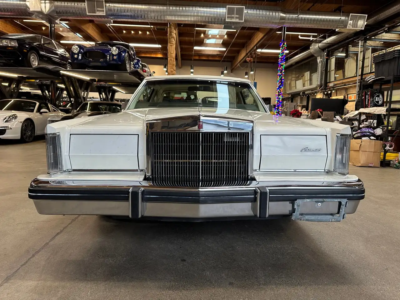 Lincoln Continental снимка Lincoln Continental