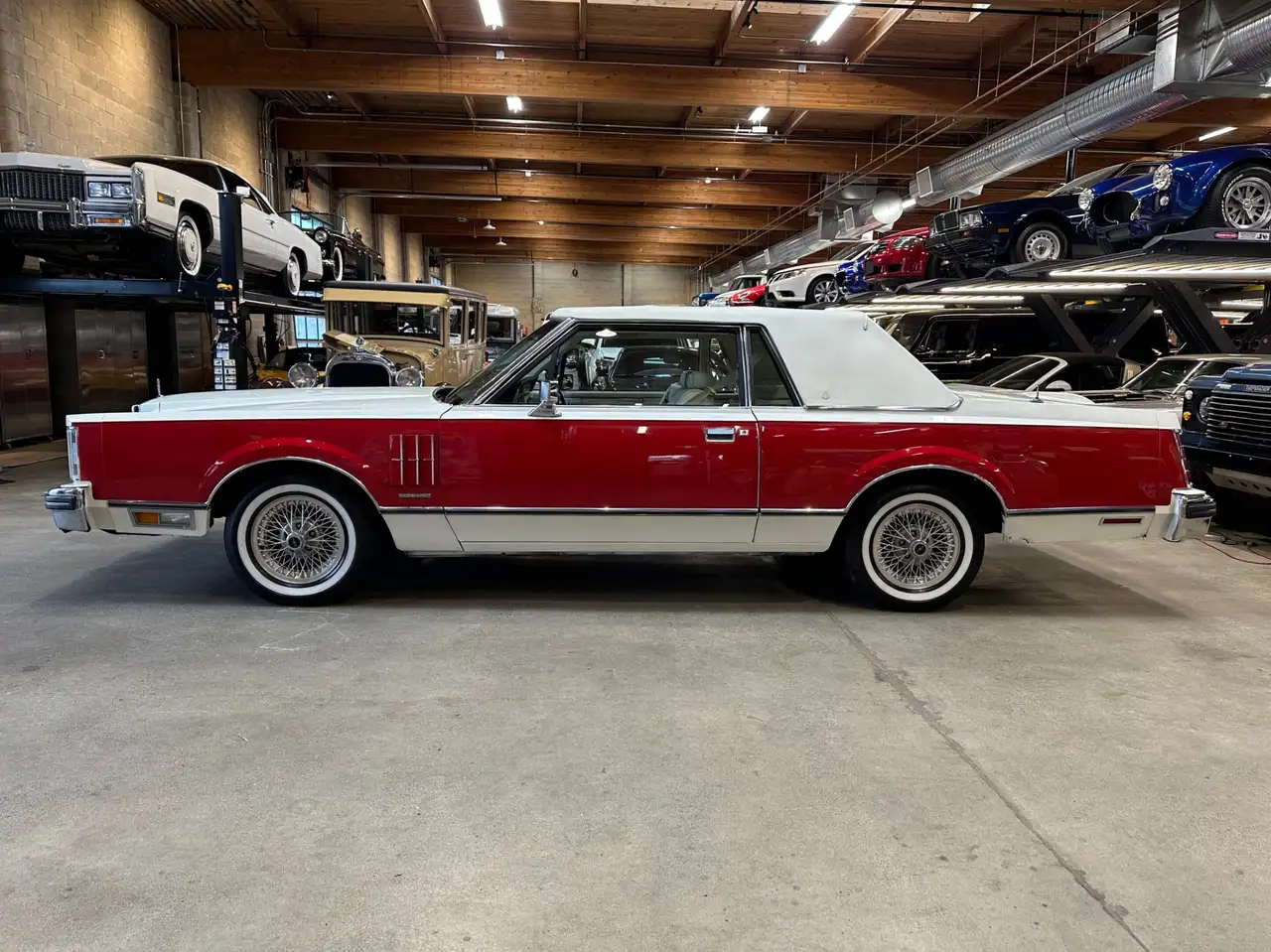 Lincoln Continental снимка Lincoln Continental