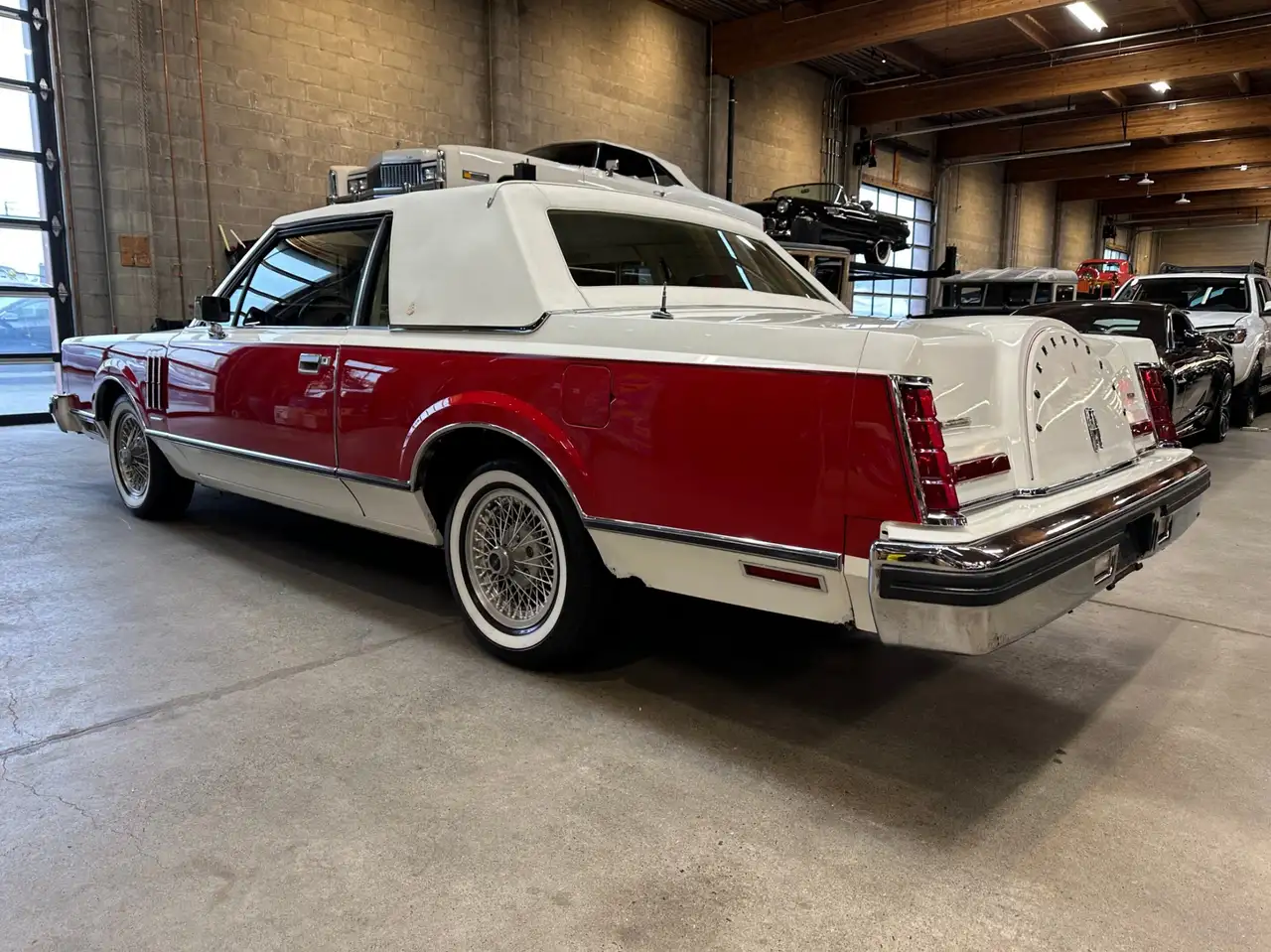 Lincoln Continental снимка Lincoln Continental