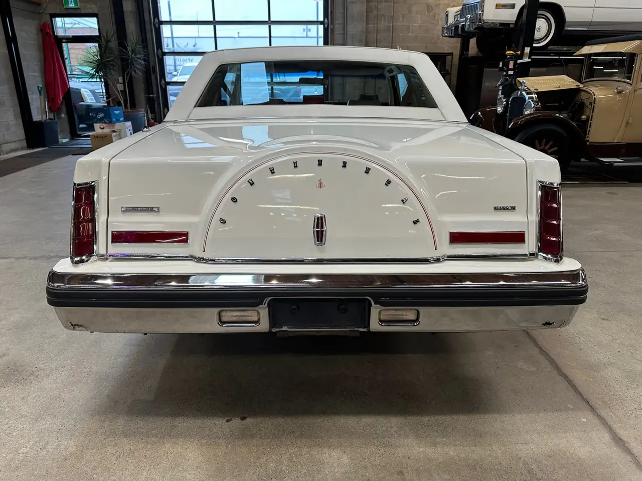 Lincoln Continental снимка Lincoln Continental