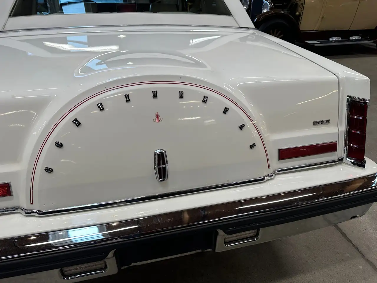 Lincoln Continental снимка Lincoln Continental