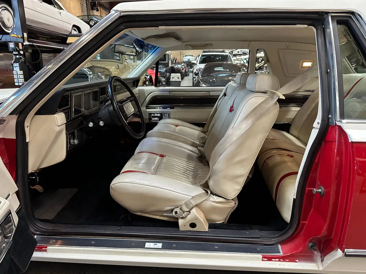 Lincoln Continental снимка Lincoln Continental