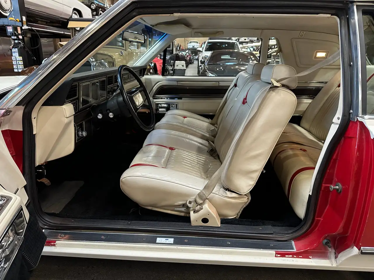 Lincoln Continental снимка Lincoln Continental