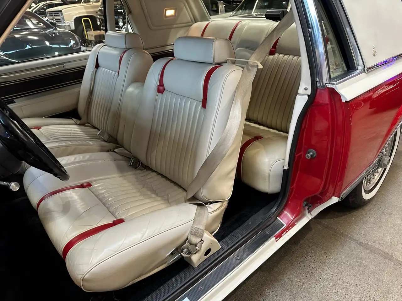 Lincoln Continental снимка Lincoln Continental