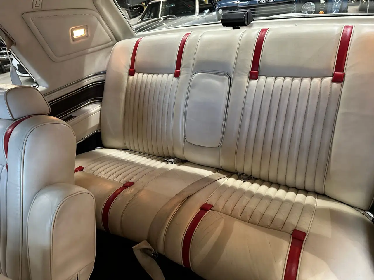 Lincoln Continental снимка Lincoln Continental