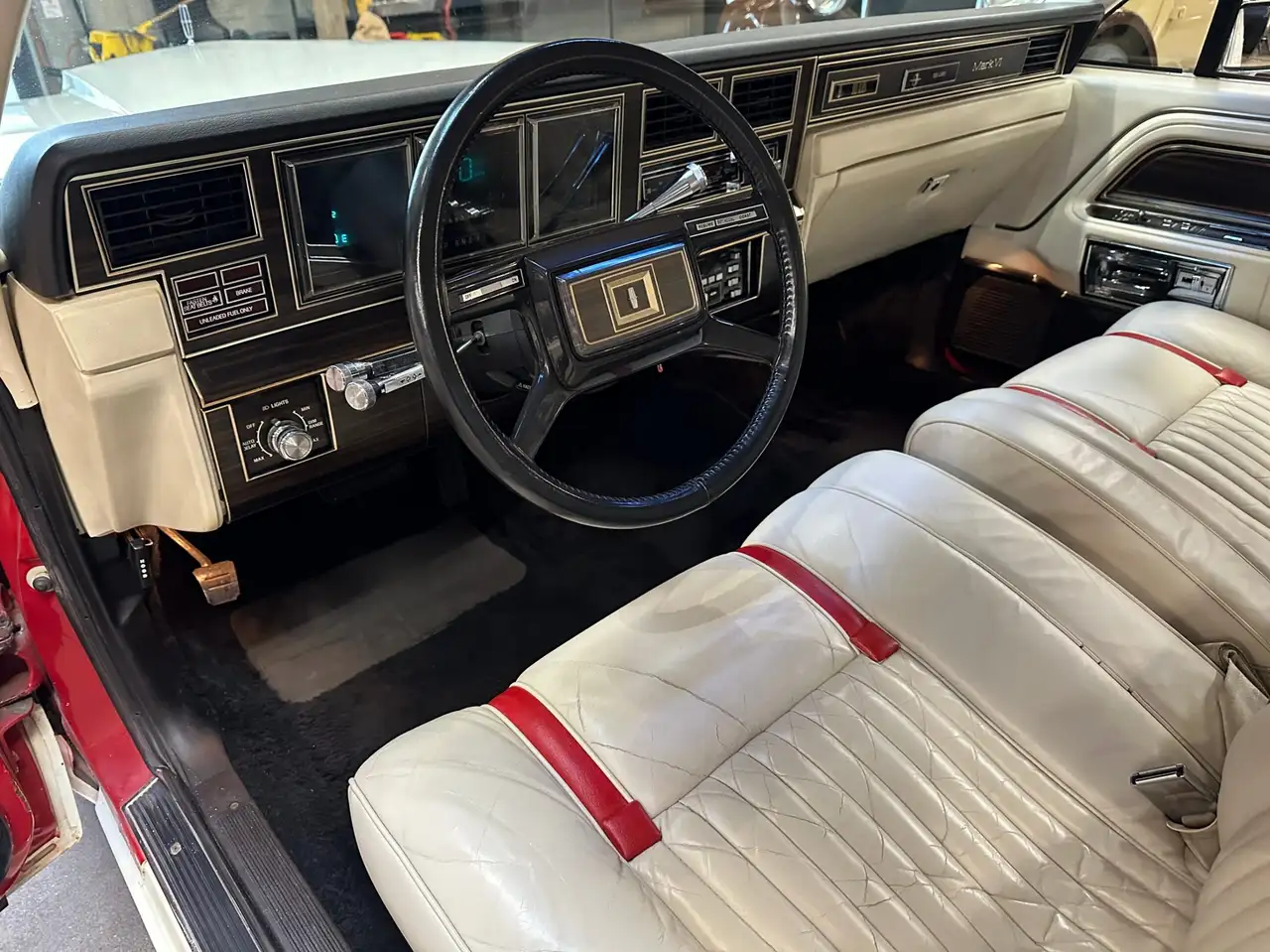 Lincoln Continental снимка Lincoln Continental
