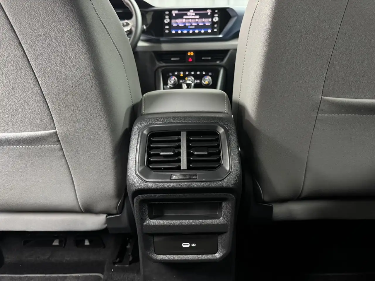 Volkswagen Taos снимка Volkswagen Taos
