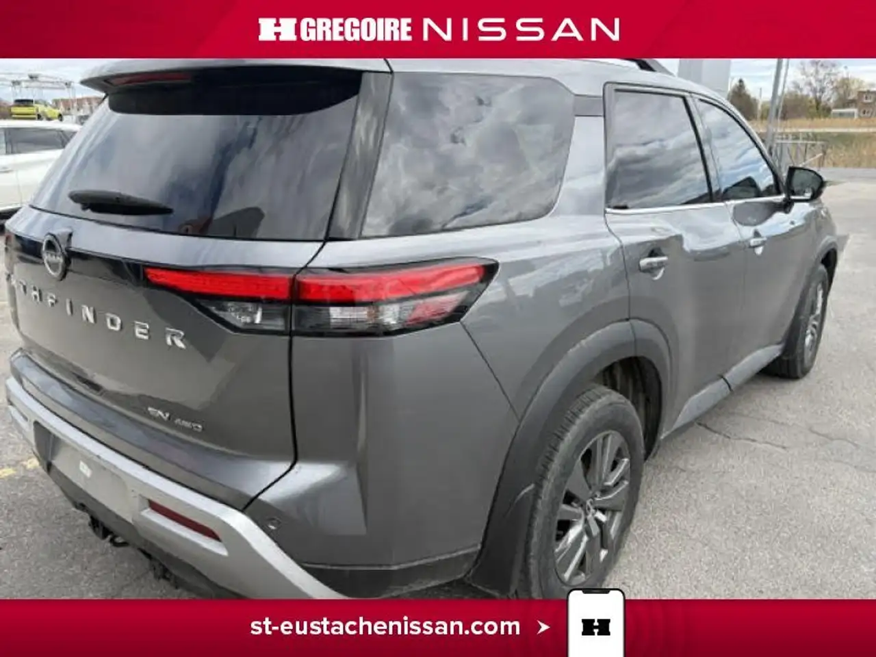 Nissan Pathfinder снимка Nissan Pathfinder