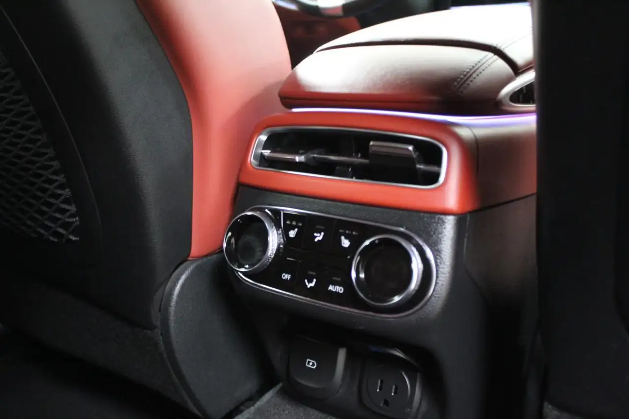 Genesis GV70 снимка Genesis GV70