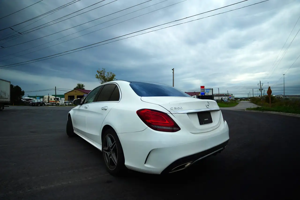 Mercedes-Benz C-Class снимка Mercedes-Benz C-Class
