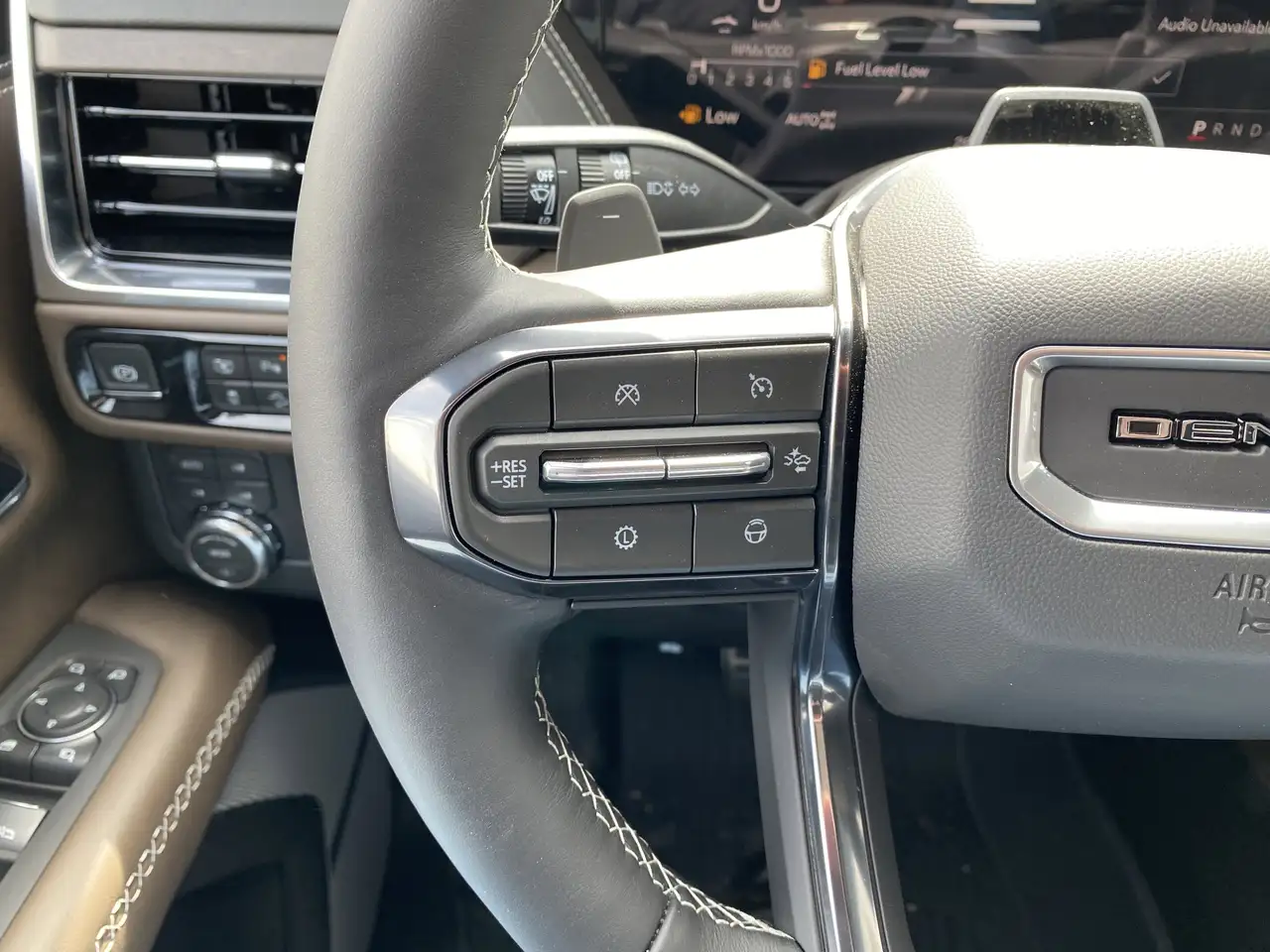 GMC Yukon photo GMC Yukon