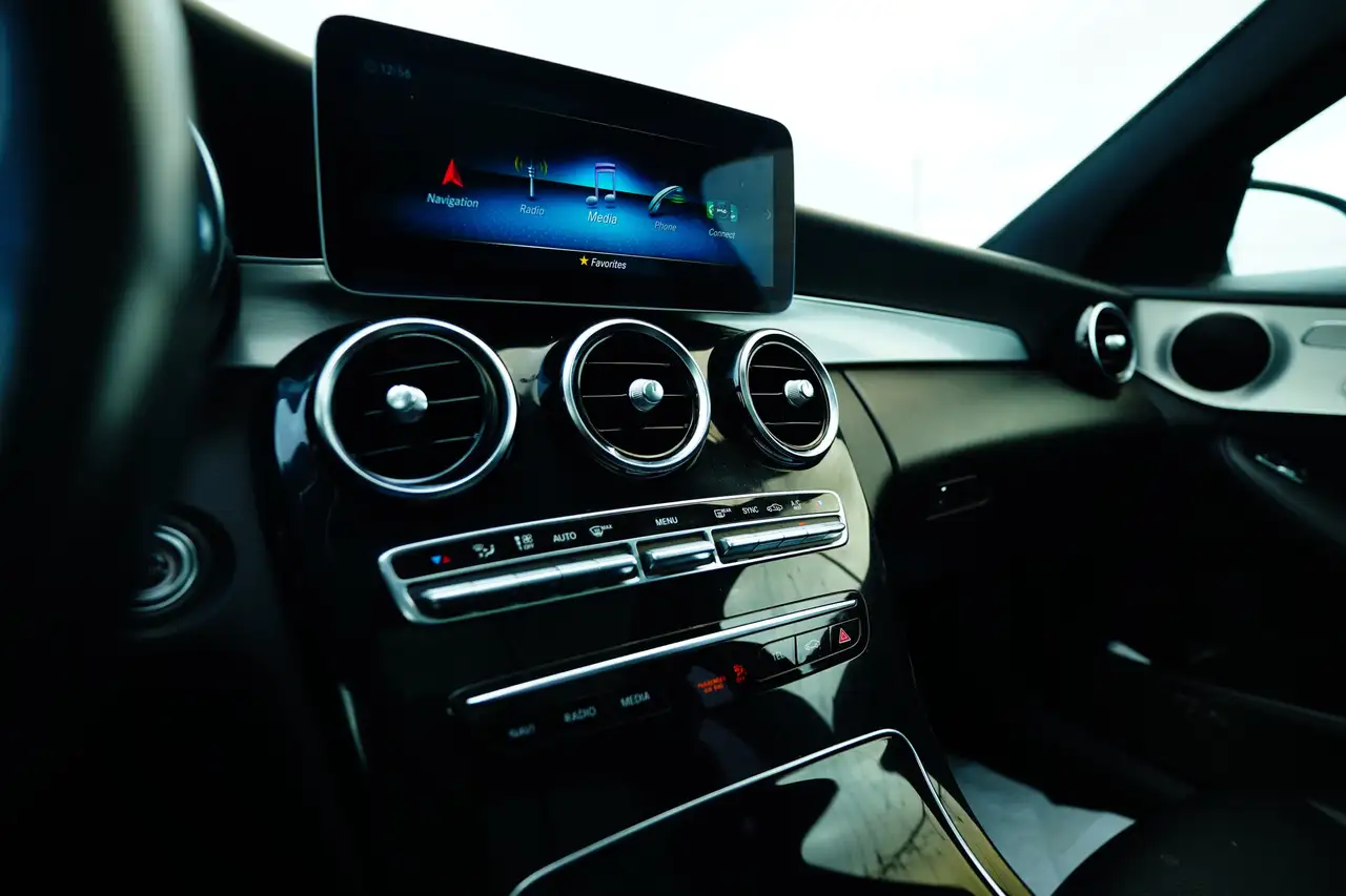 Mercedes-Benz C-Class снимка Mercedes-Benz C-Class