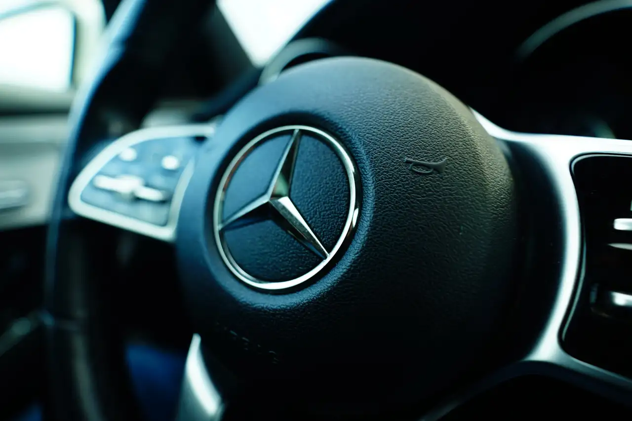 Mercedes-Benz C-Class снимка Mercedes-Benz C-Class