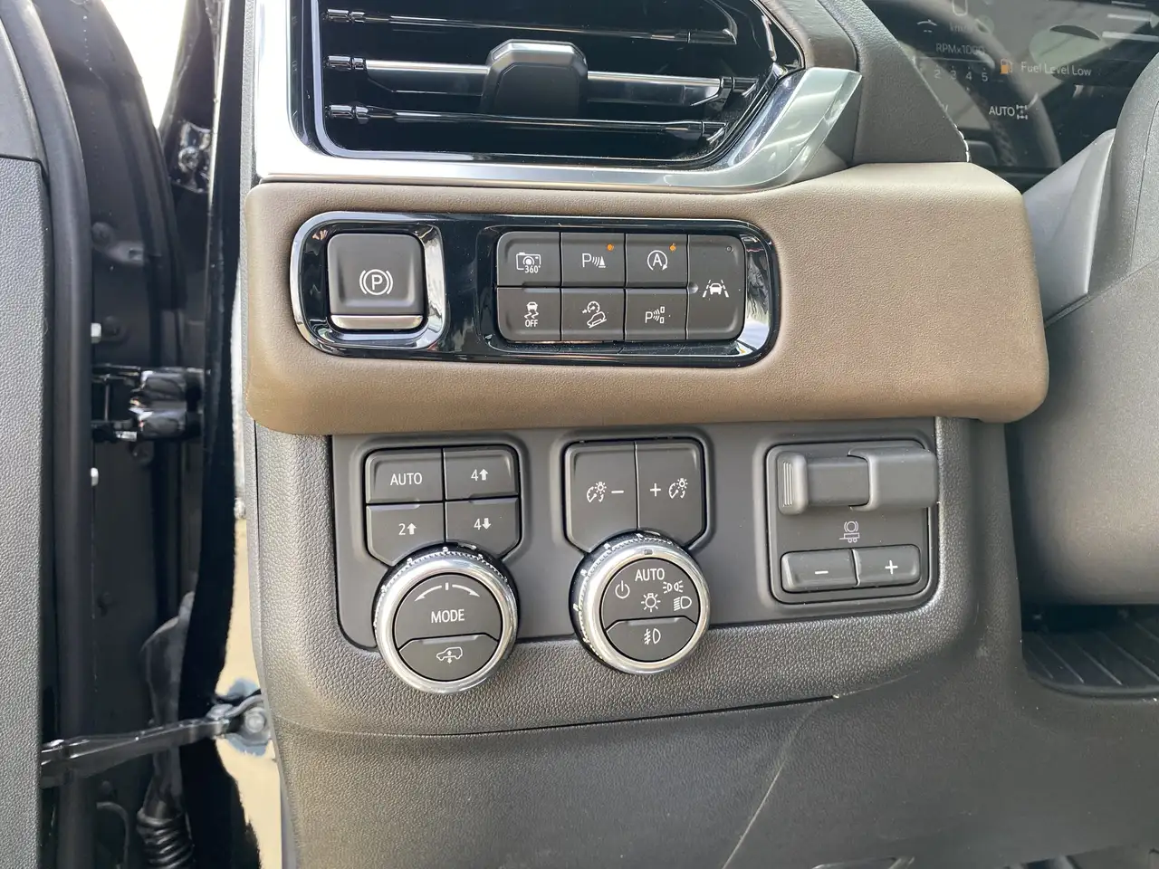 GMC Yukon photo GMC Yukon