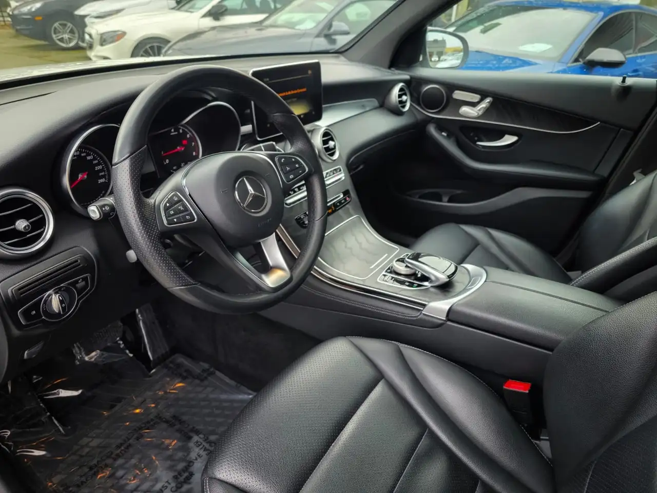 Mercedes-Benz GLC снимка Mercedes-Benz GLC