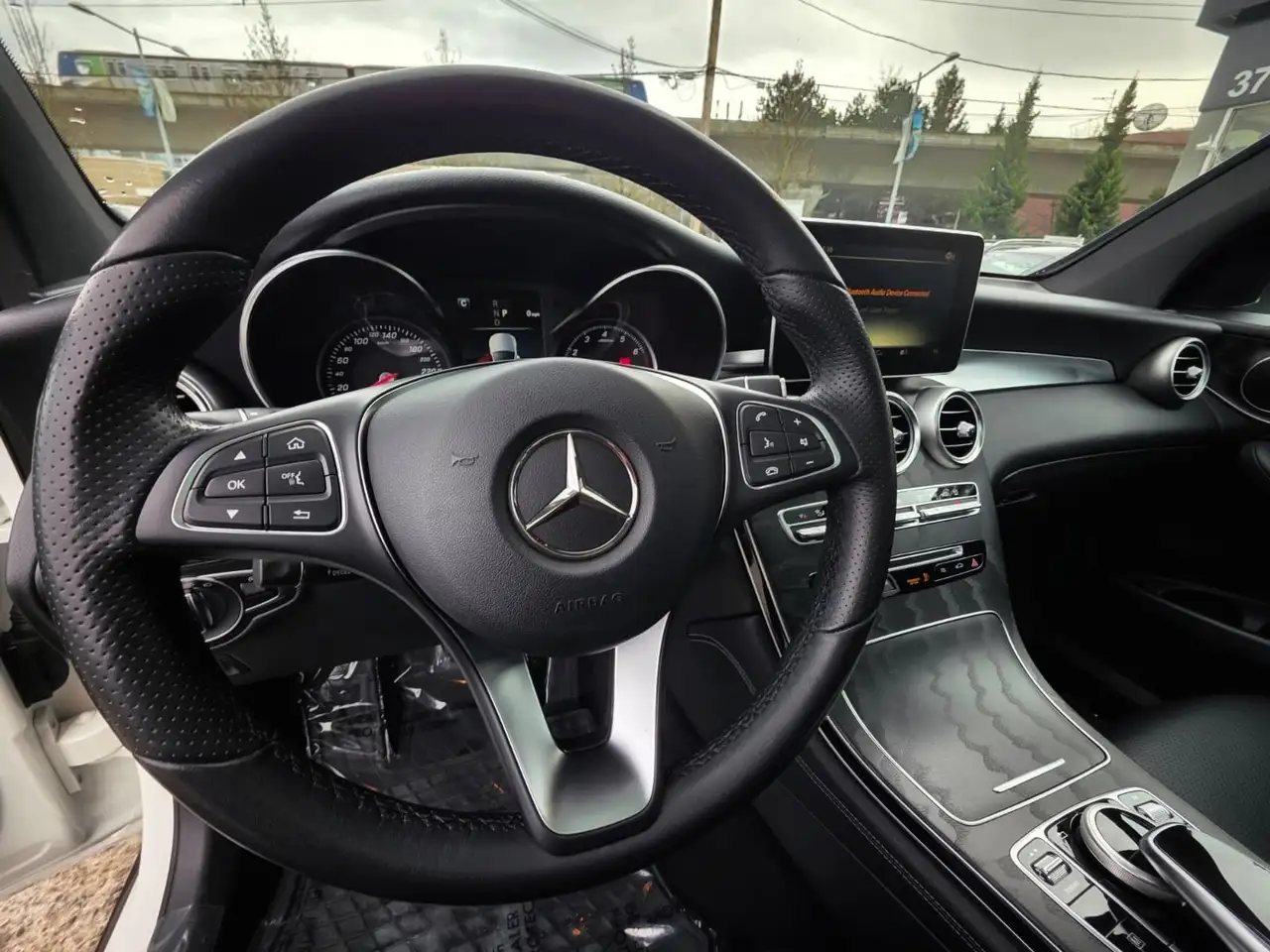 Mercedes-Benz GLC снимка Mercedes-Benz GLC