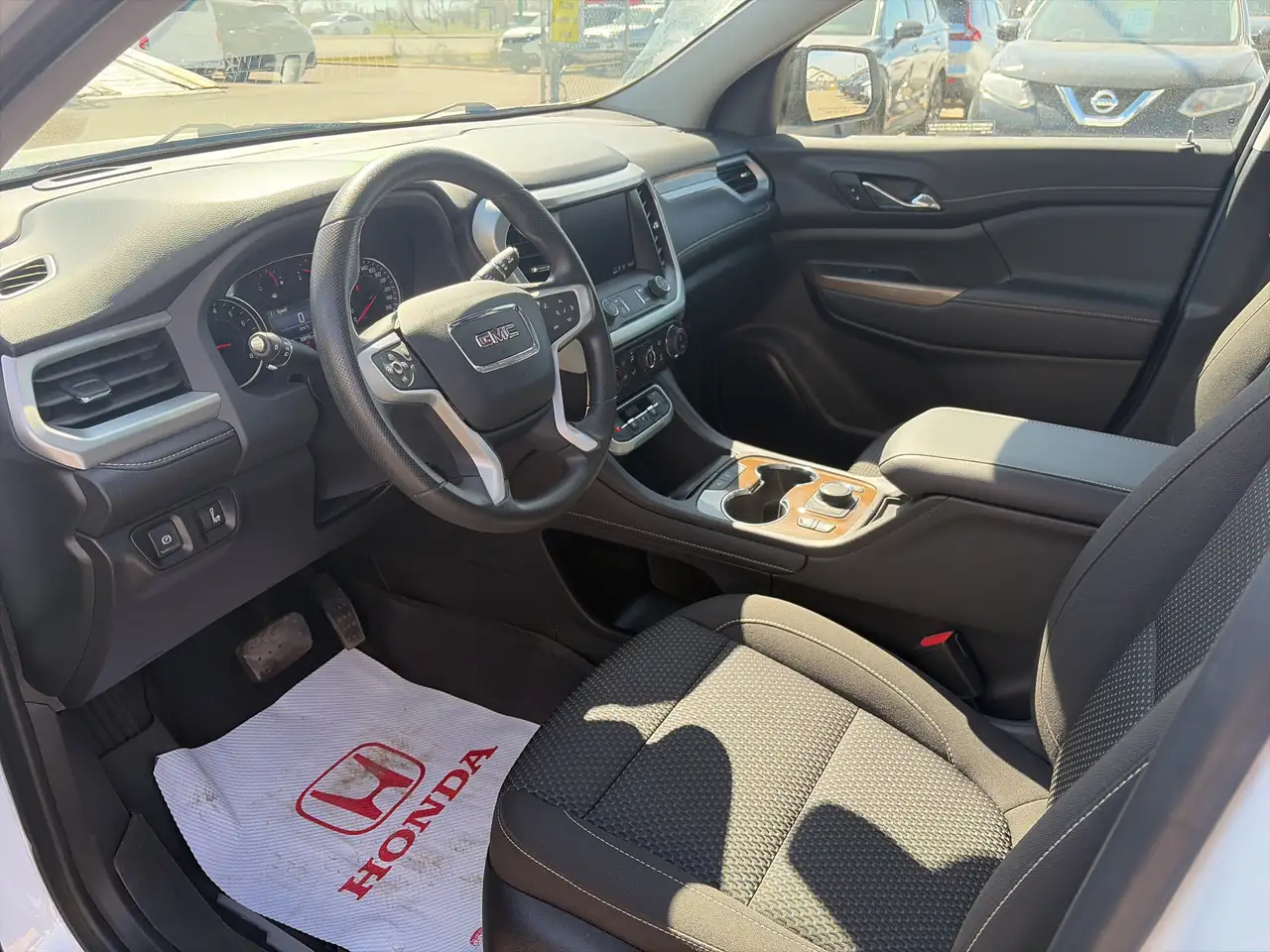 GMC Acadia снимка GMC Acadia