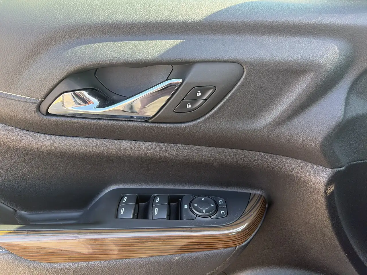 GMC Acadia снимка GMC Acadia