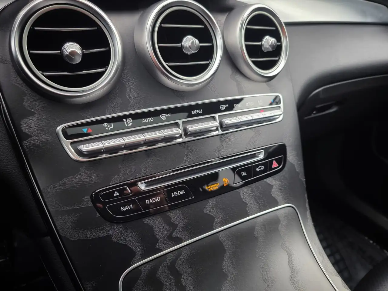 Mercedes-Benz GLC снимка Mercedes-Benz GLC