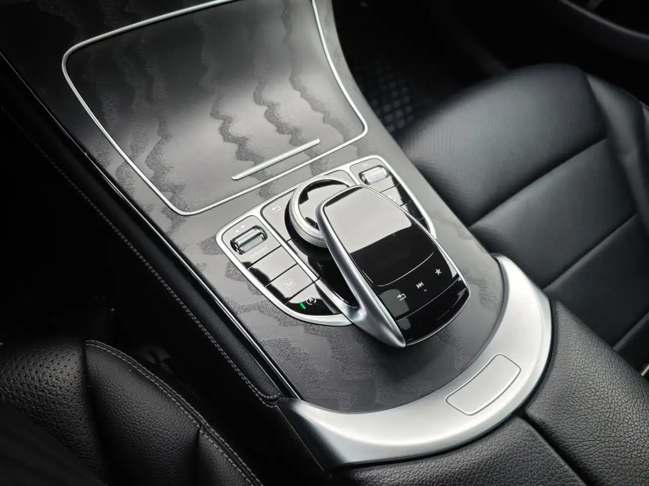 Mercedes-Benz GLC снимка Mercedes-Benz GLC