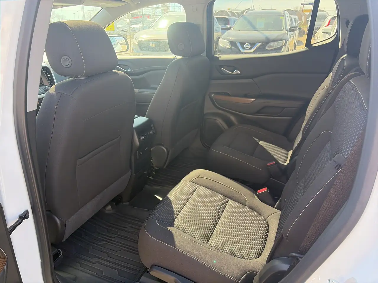GMC Acadia снимка GMC Acadia