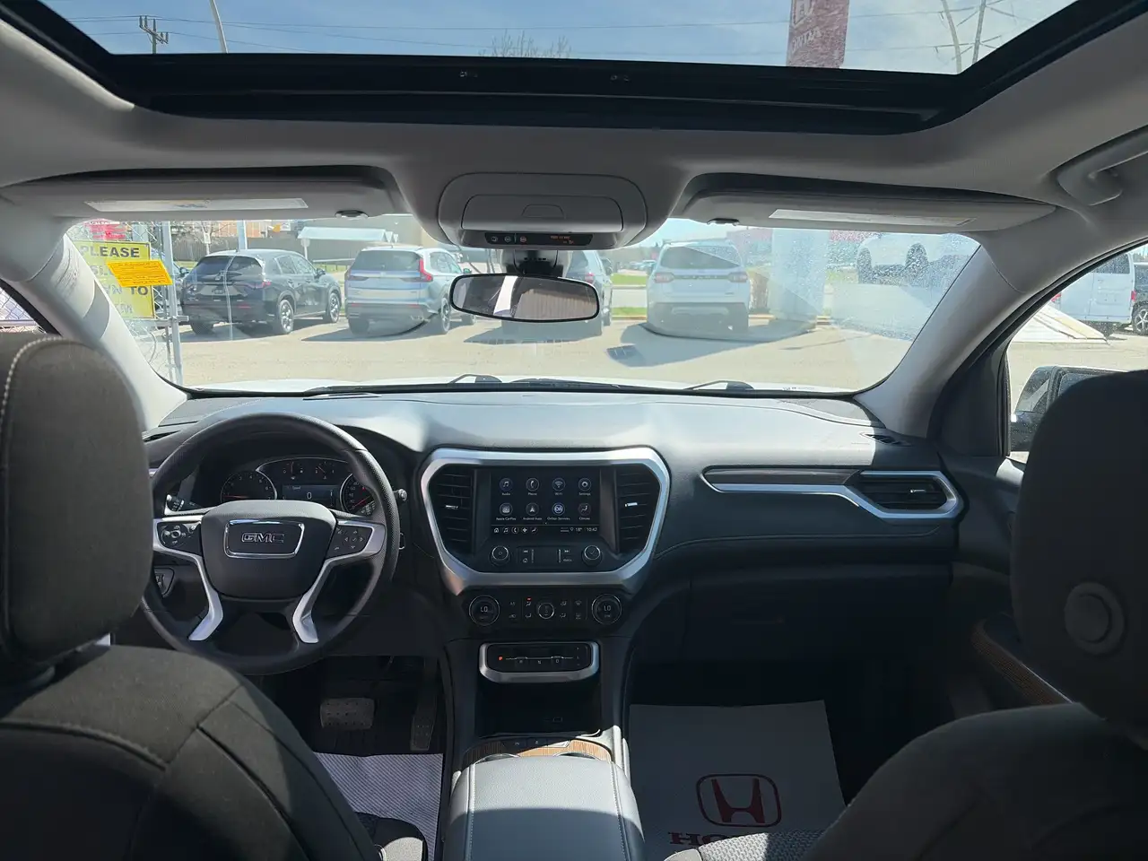 GMC Acadia снимка GMC Acadia