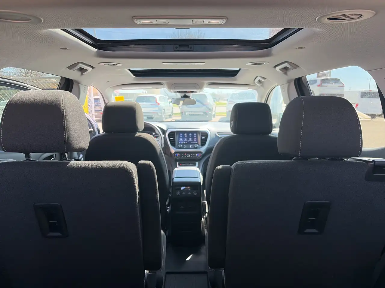 GMC Acadia снимка GMC Acadia