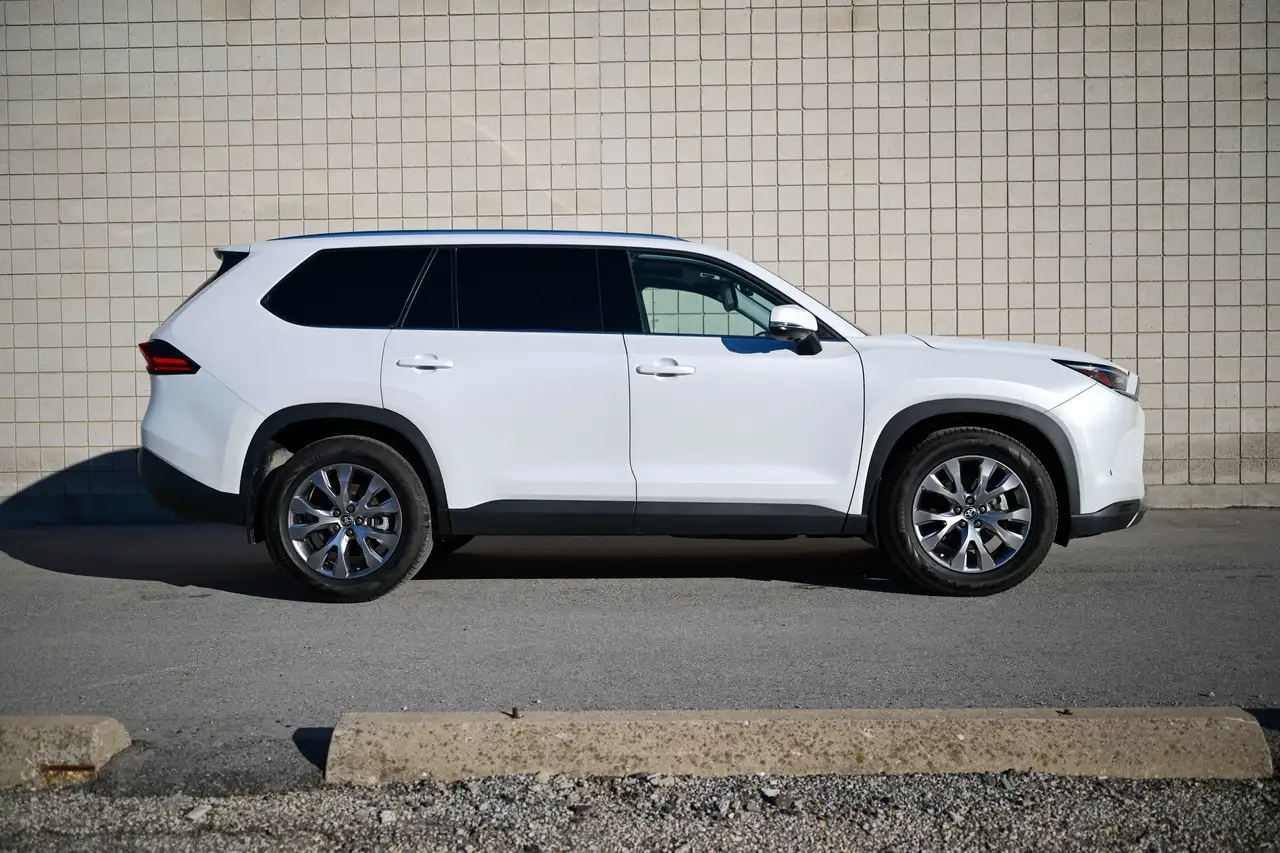 Toyota Grand Highlander снимка Toyota Grand Highlander