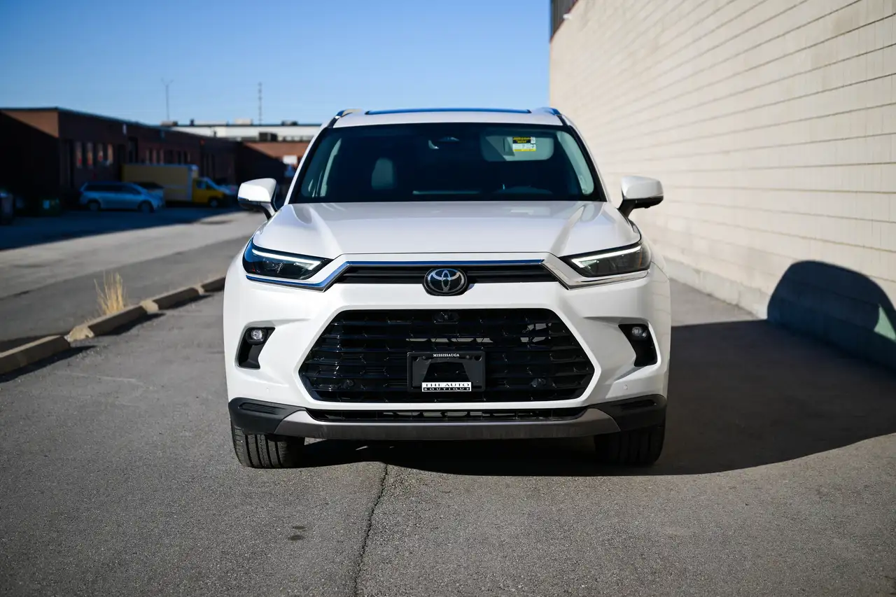 Toyota Grand Highlander снимка Toyota Grand Highlander