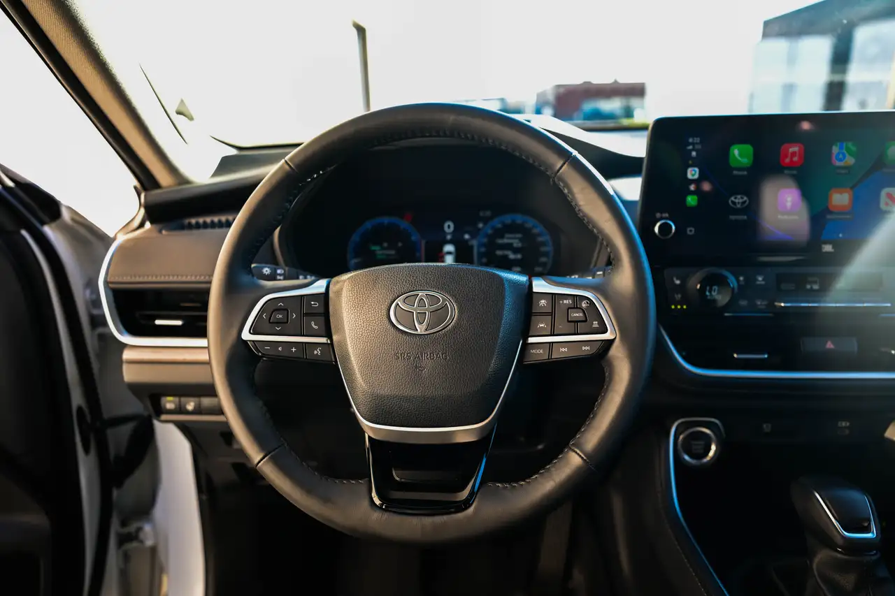 Toyota Grand Highlander снимка Toyota Grand Highlander