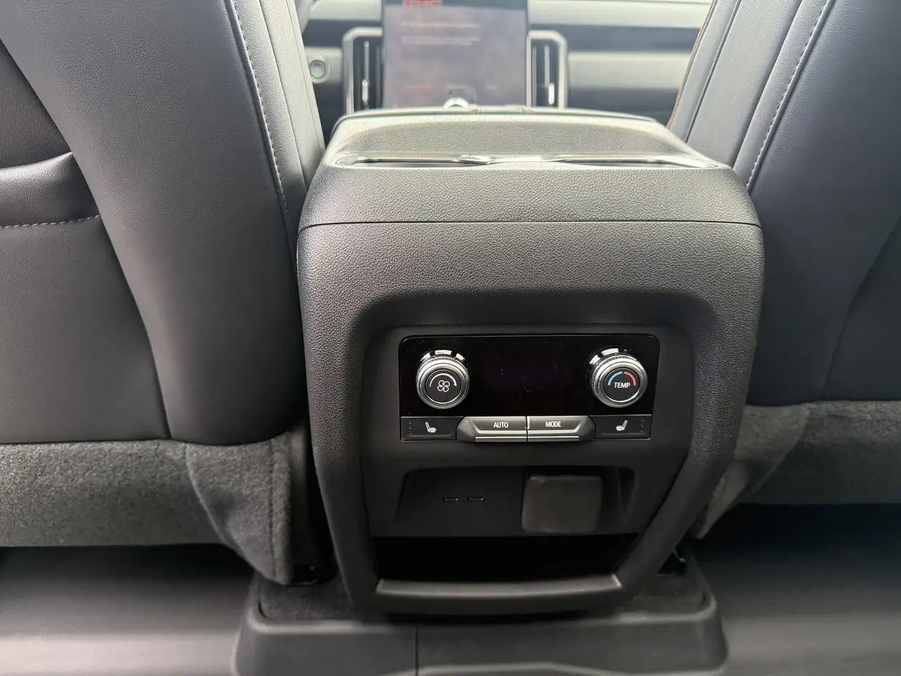 GMC Acadia снимка GMC Acadia
