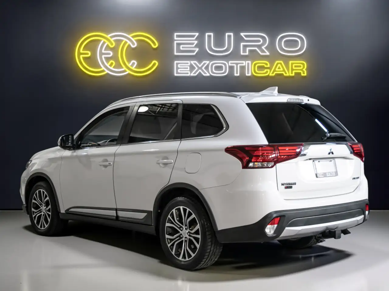 Mitsubishi Outlander photo Mitsubishi Outlander