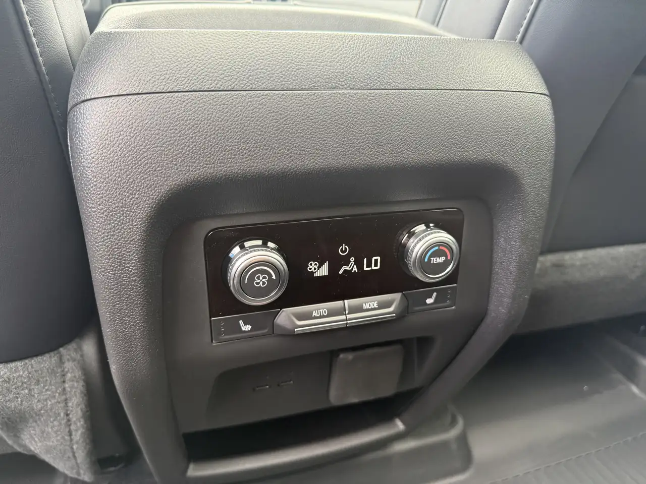 GMC Acadia снимка GMC Acadia