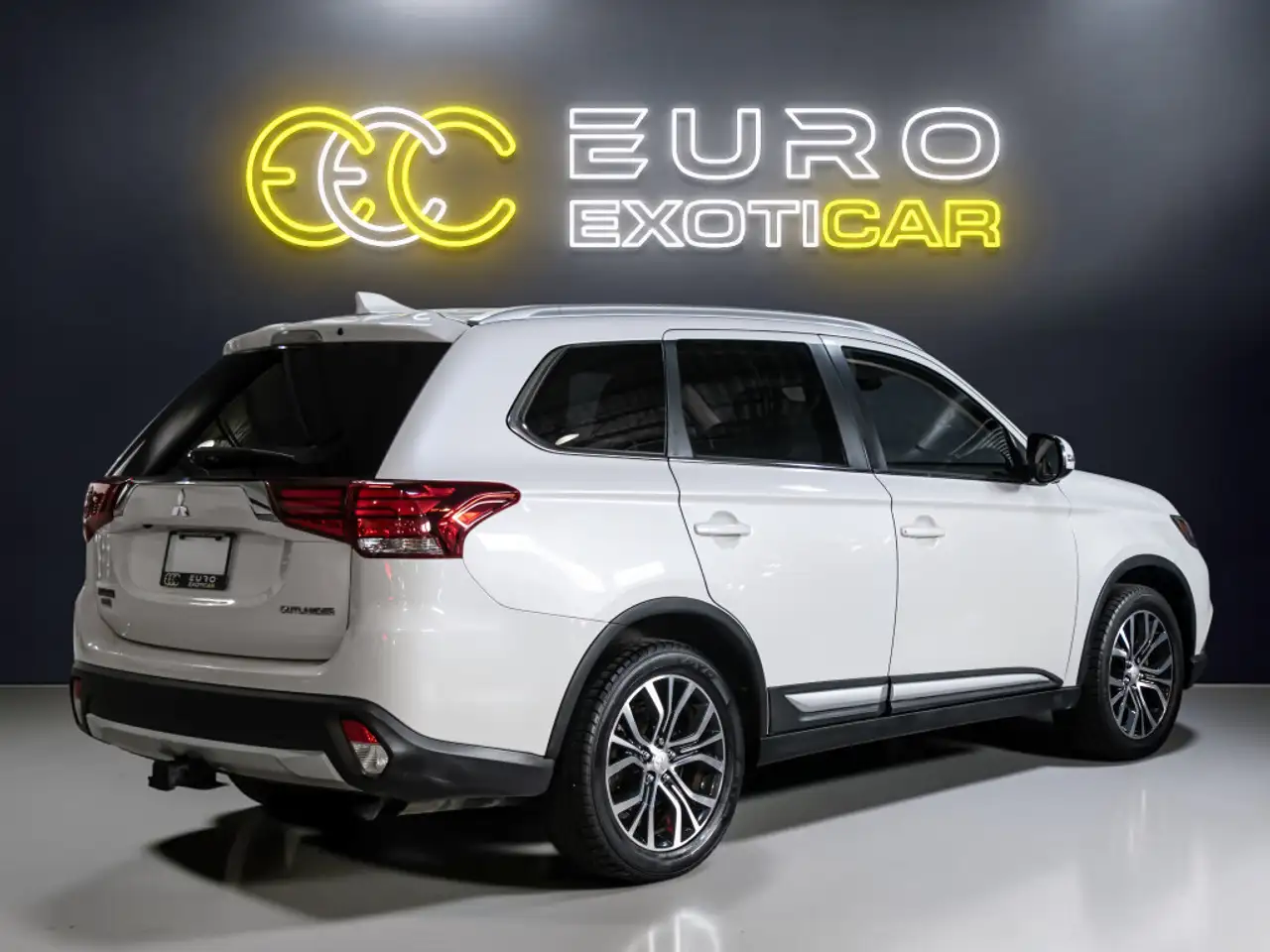 Mitsubishi Outlander photo Mitsubishi Outlander