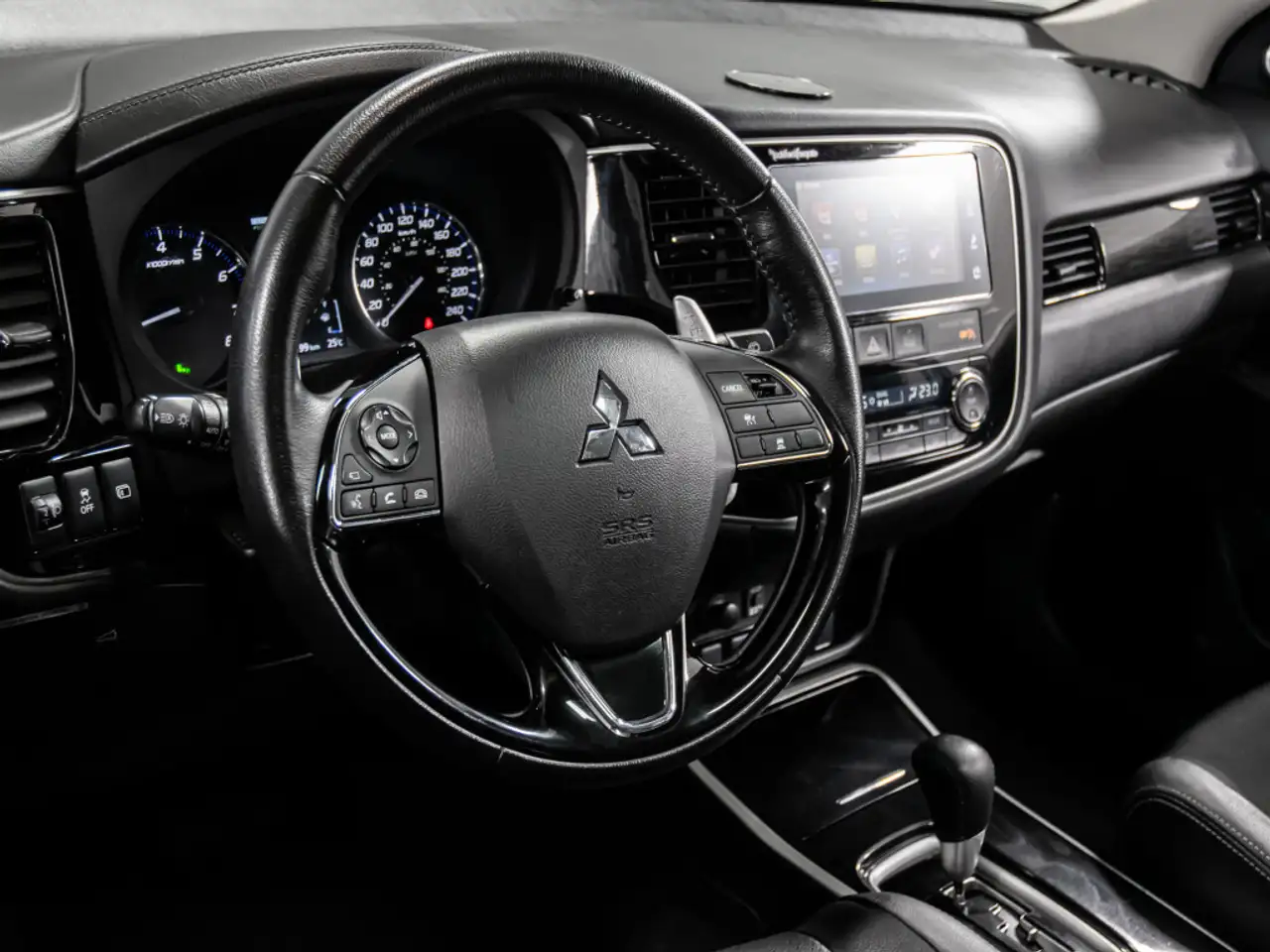 Mitsubishi Outlander photo Mitsubishi Outlander