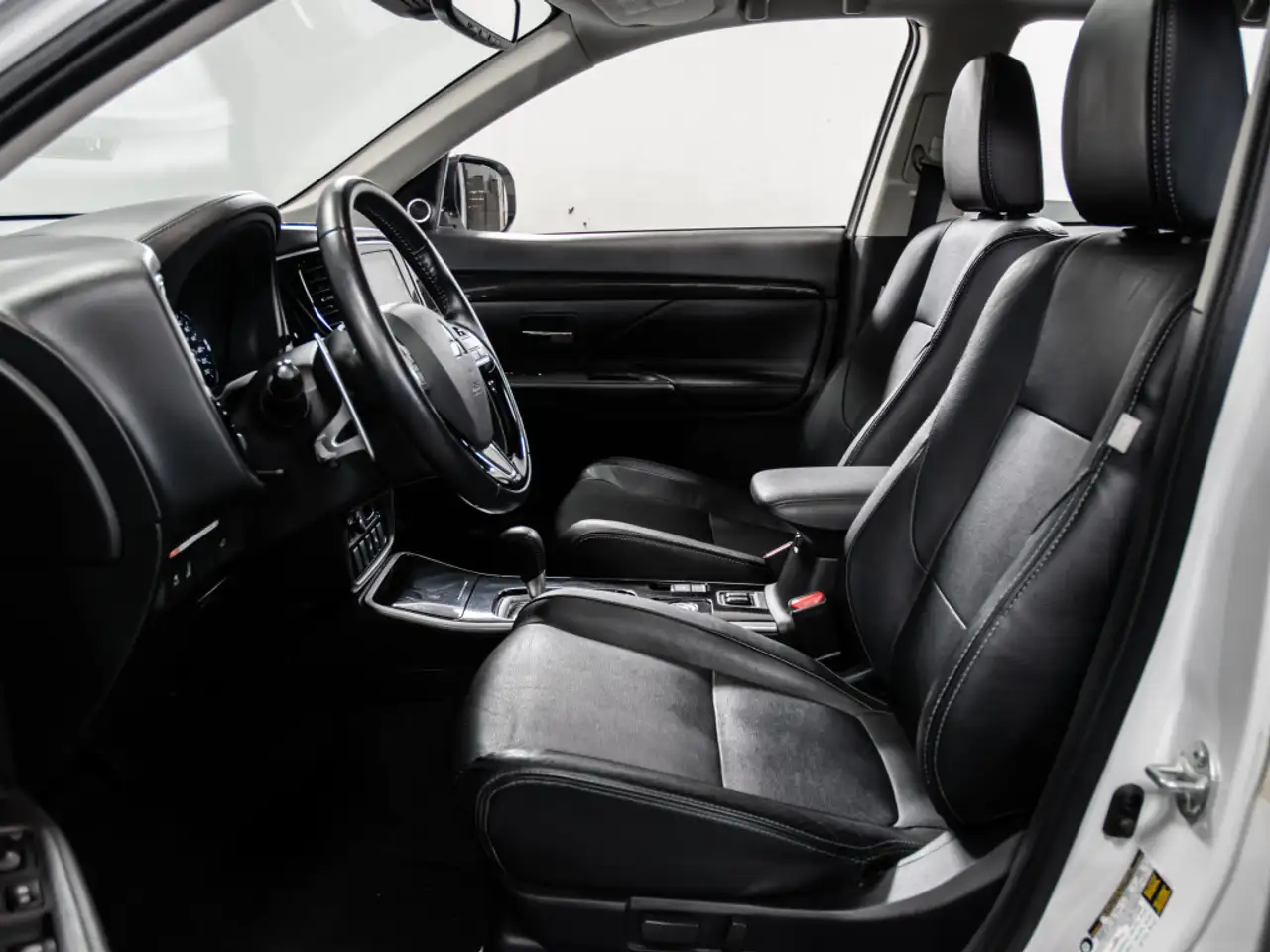 Mitsubishi Outlander photo Mitsubishi Outlander
