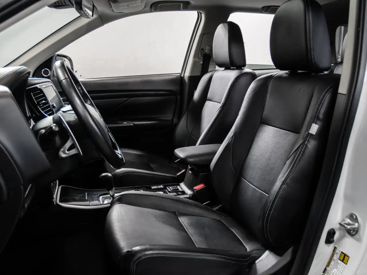 Mitsubishi Outlander photo Mitsubishi Outlander
