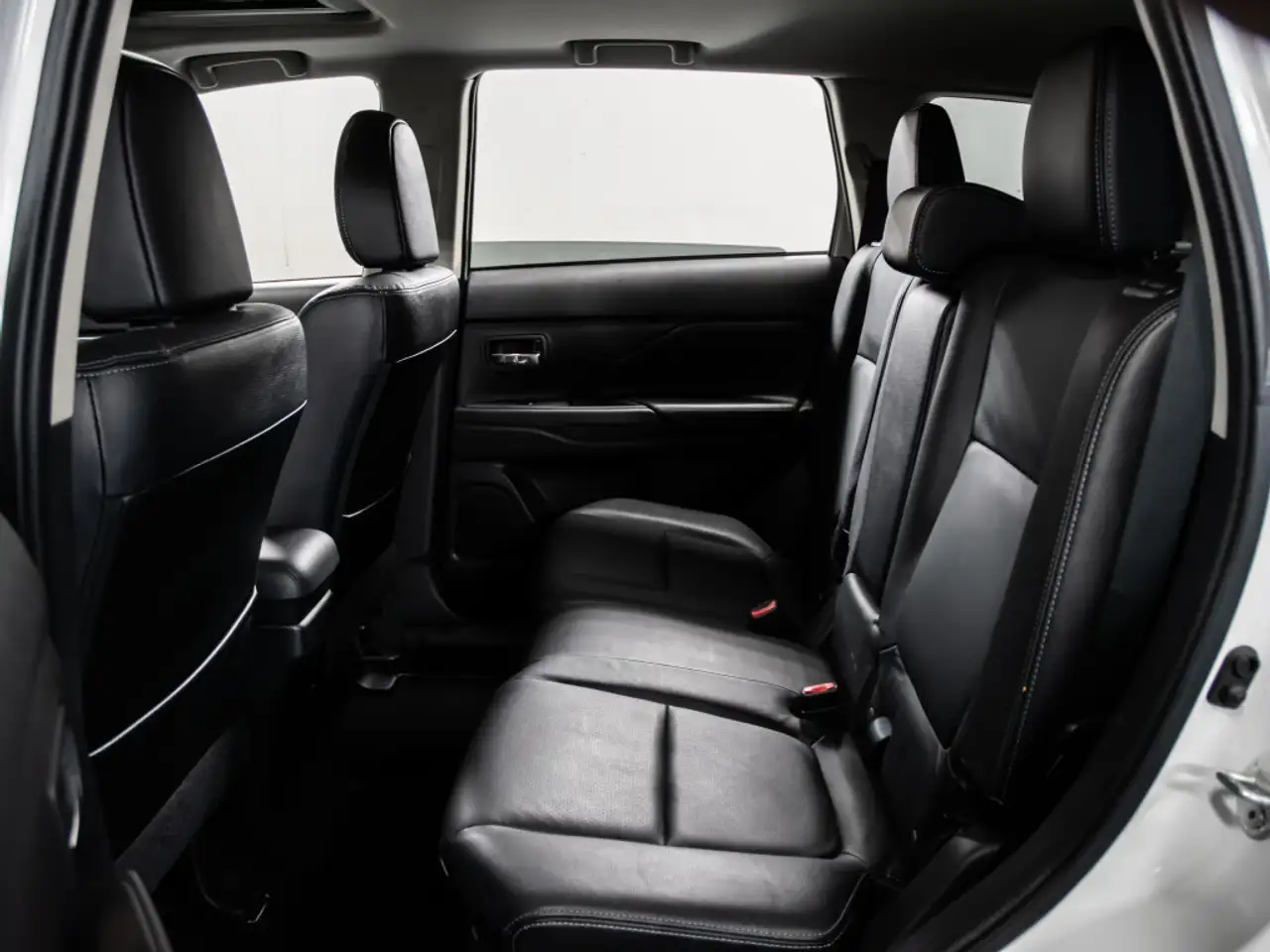 Mitsubishi Outlander photo Mitsubishi Outlander