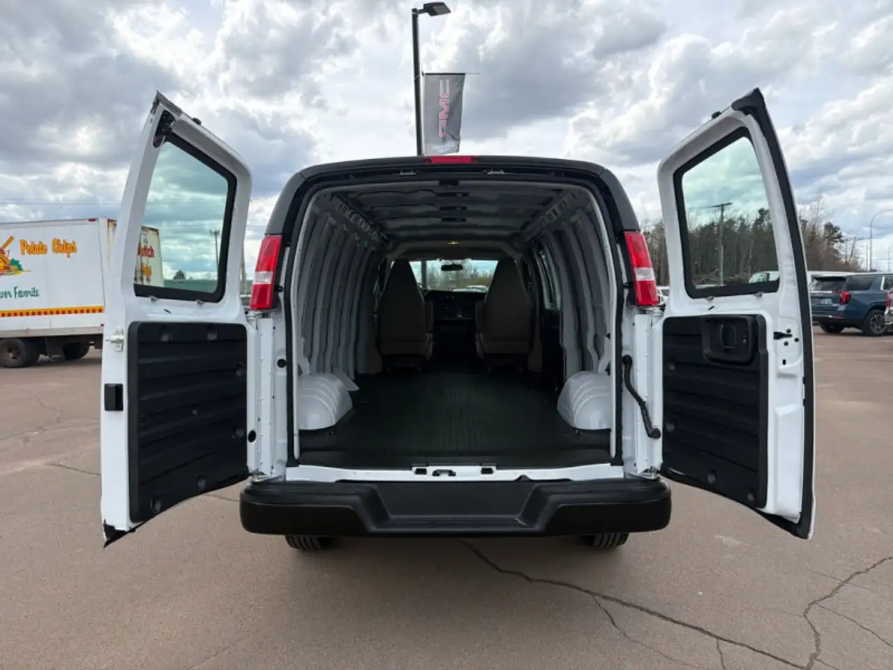 GMC Savana fotografie GMC Savana