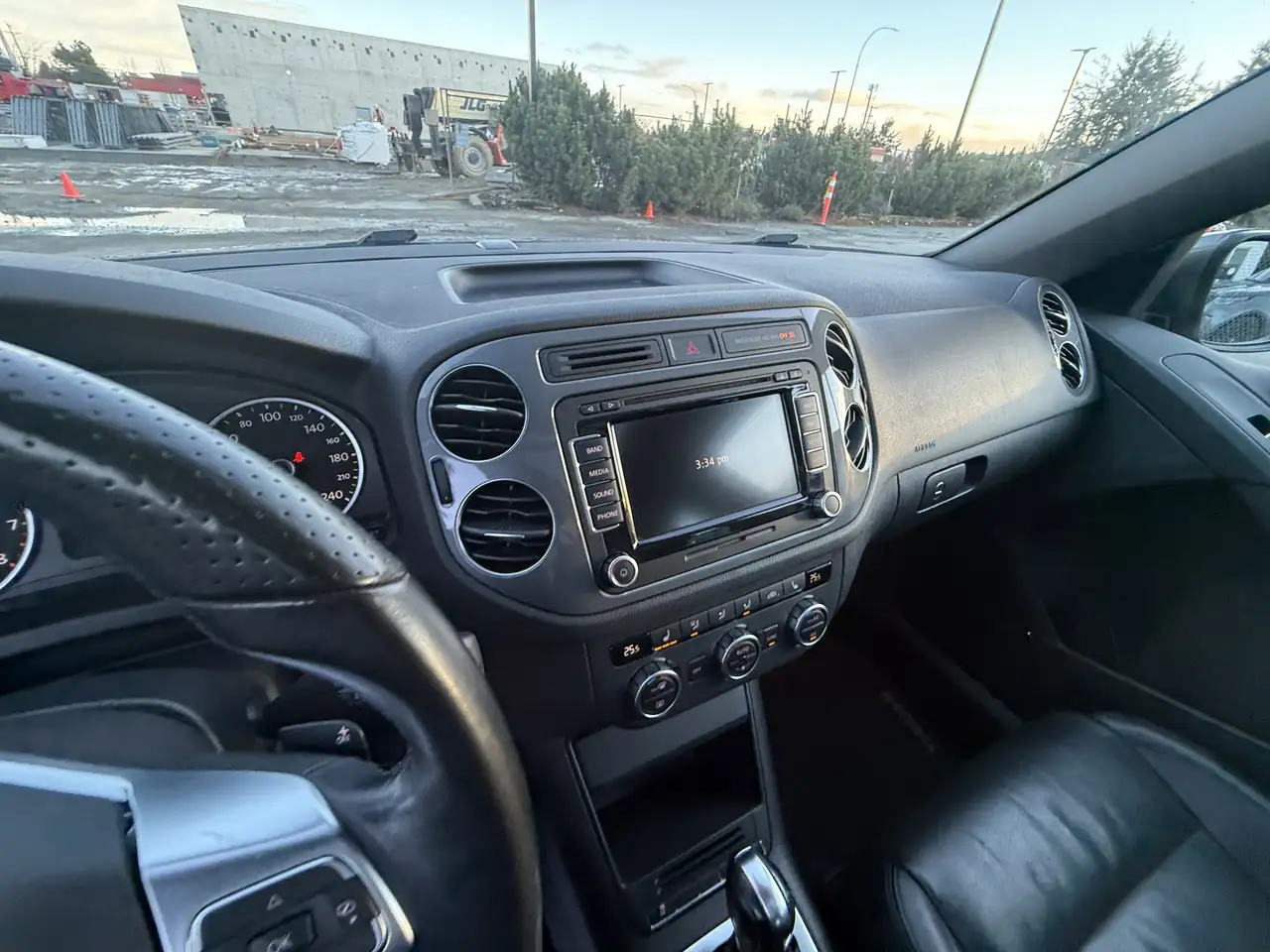 Volkswagen Tiguan снимка Volkswagen Tiguan