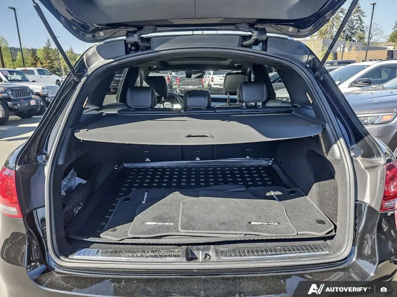 Mercedes-Benz GLC снимка Mercedes-Benz GLC