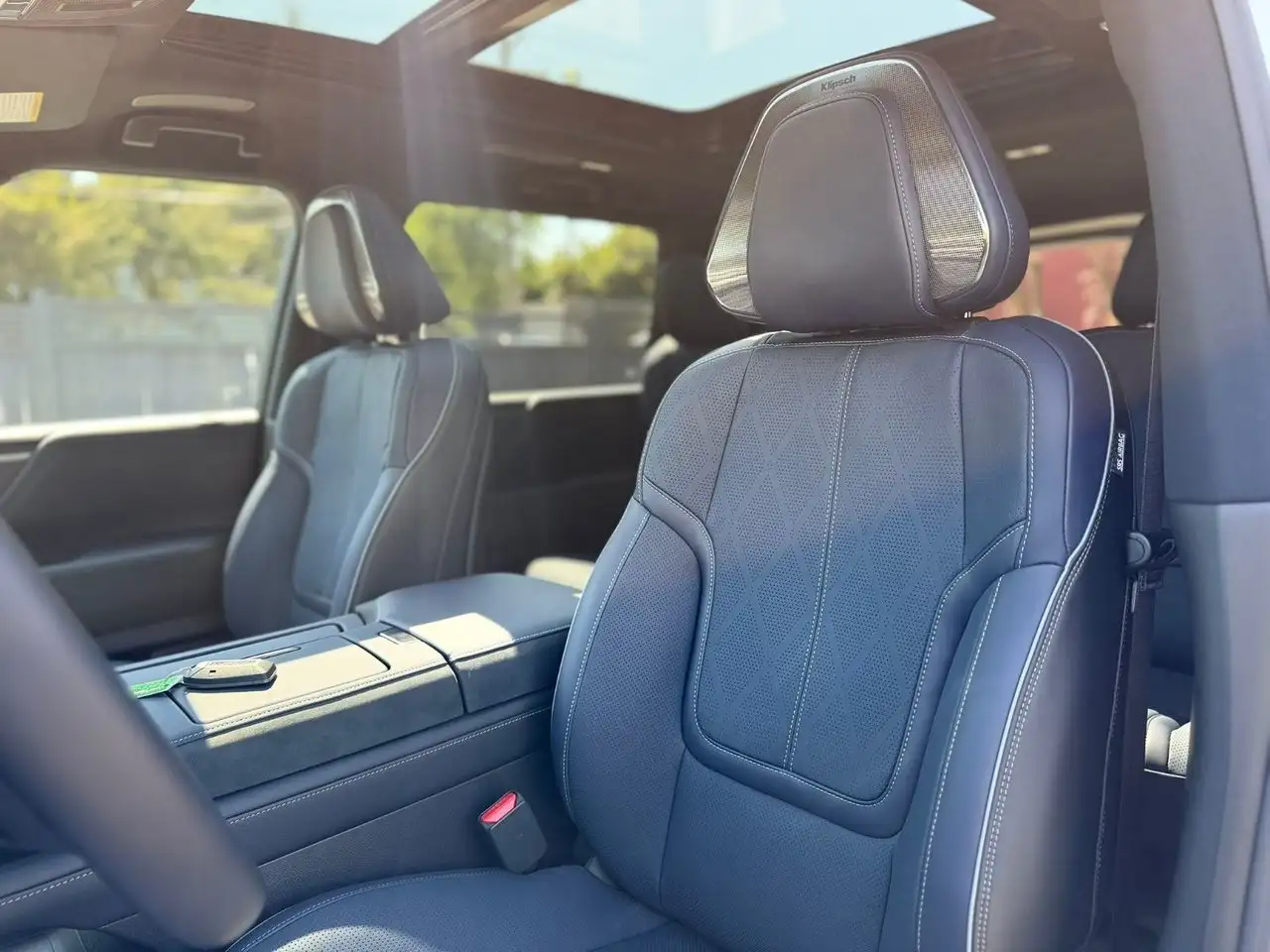 Infiniti QX80 снимка Infiniti QX80