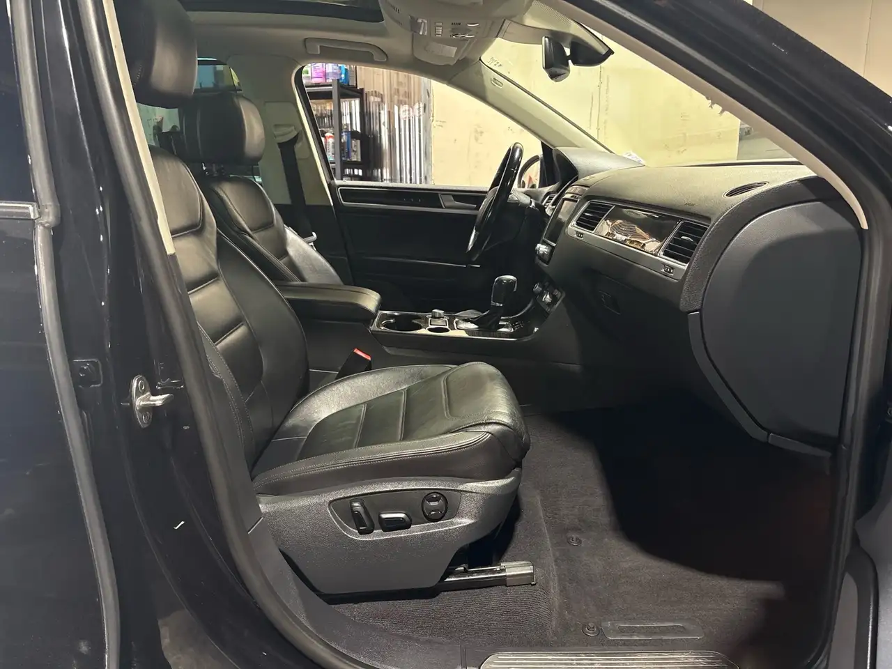 Volkswagen Touareg снимка Volkswagen Touareg