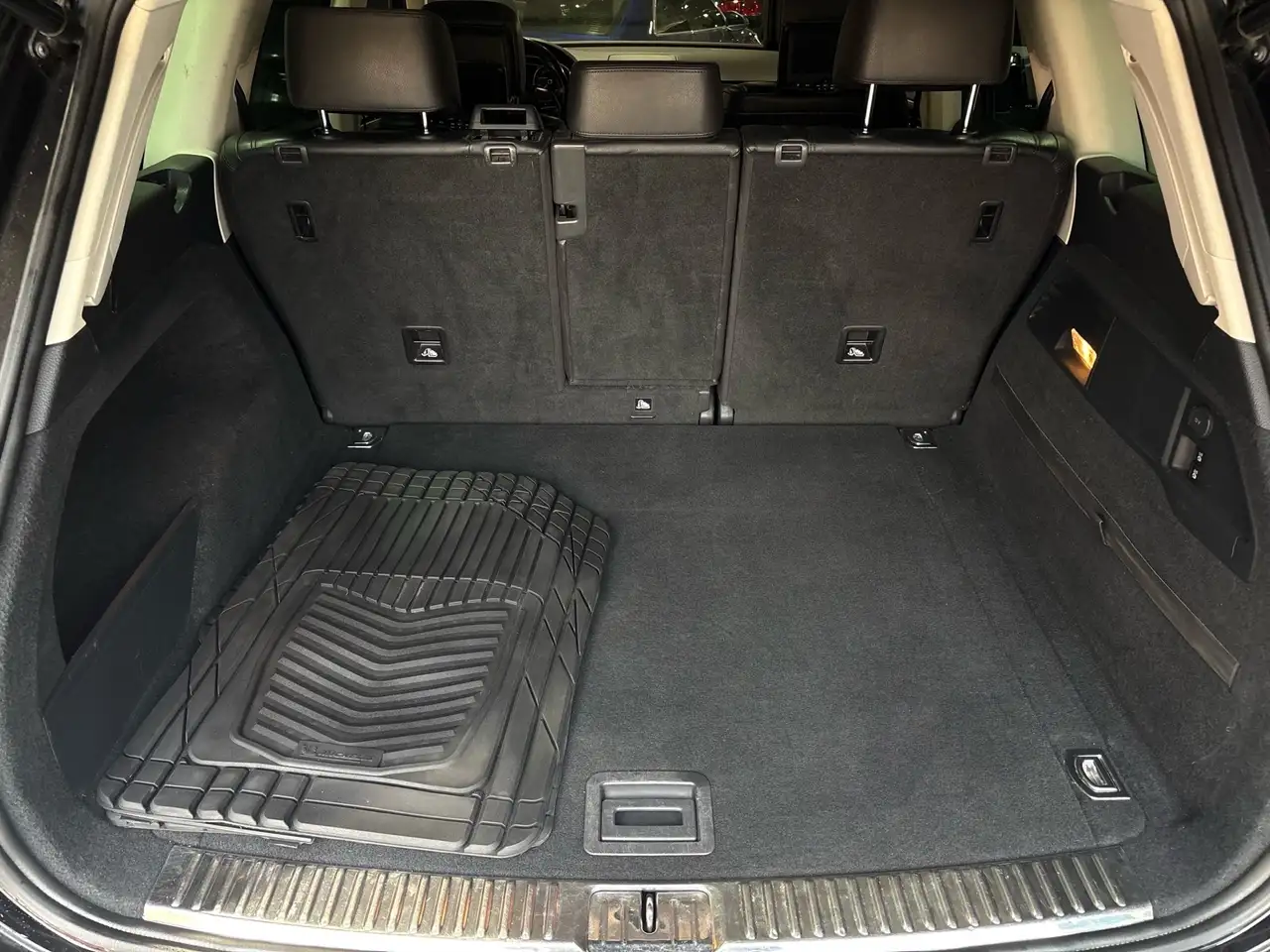 Volkswagen Touareg снимка Volkswagen Touareg