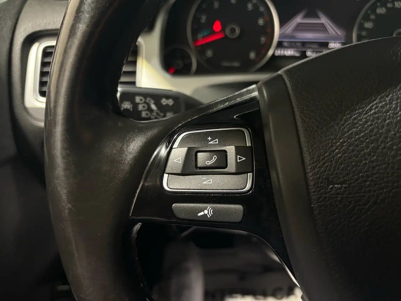 Volkswagen Touareg снимка Volkswagen Touareg
